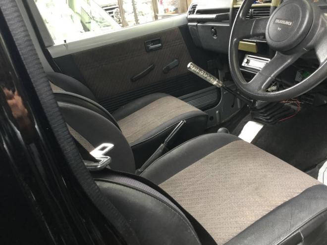 サビ少ない！ 全塗装したて、ビカビカ車！下回りも、サビ少ない！ボディリフト！  外シャックル！  社外グリル！  車検満タン！  ワイルドウインド！ 4WD 660 3Dr
