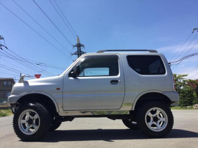 すぐ乗れる！リフトUP！ メッキグリル！新品パーツにて3インチUP！ サイドカットパネル！ 社外マフラー！4WD 660 5Dr
