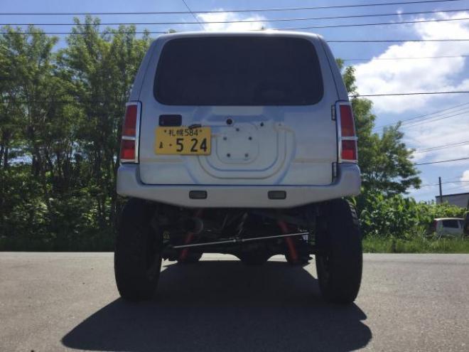 すぐ乗れる！リフトUP！ メッキグリル！新品パーツにて3インチUP！ サイドカットパネル！ 社外マフラー！4WD 660 5Dr