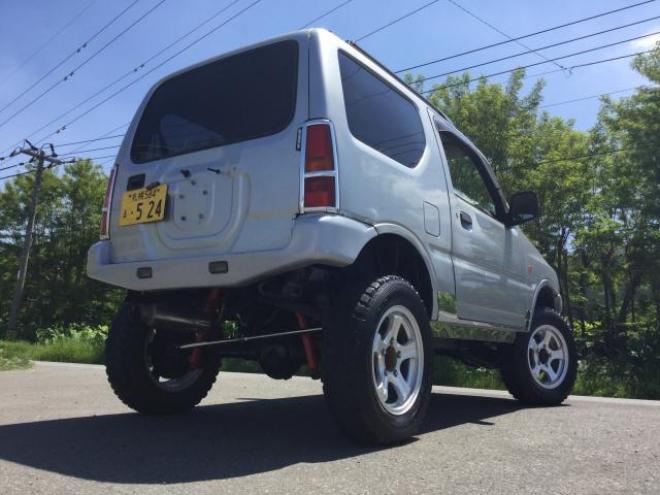 すぐ乗れる！リフトUP！ メッキグリル！新品パーツにて3インチUP！ サイドカットパネル！ 社外マフラー！4WD 660 5Dr