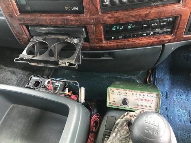 コンドルカスタム　中古　アルミ平ボディ　中型トラック