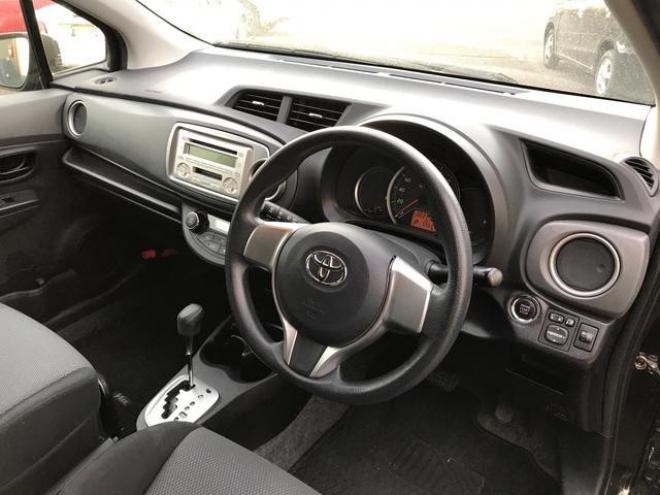 Ｆ　スマイルエディション　ＥＧプッシュスタート　スマートキー 2WD 1300 5Dr