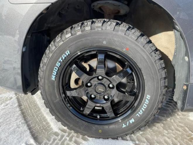 Ｘ　４ＷＤ　夏冬タイヤ付　新品マットタイヤ　新品アルミホイール　サンシェード　遮光・ＵＶカット１０Ｐセット　ＨＤＤナビ　ＤＶＤ視聴　キーレス　車中泊仕様　ＥＴＣ　スライドドア　リアヒーター　寒冷地仕様 4WD 2000 5Dr