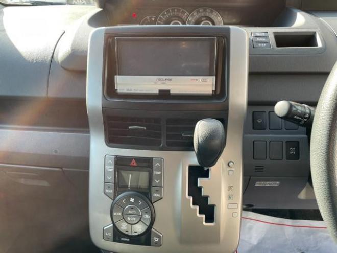 Ｘ　４ＷＤ　夏冬タイヤ付　新品マットタイヤ　新品アルミホイール　サンシェード　遮光・ＵＶカット１０Ｐセット　ＨＤＤナビ　ＤＶＤ視聴　キーレス　車中泊仕様　ＥＴＣ　スライドドア　リアヒーター　寒冷地仕様 4WD 2000 5Dr