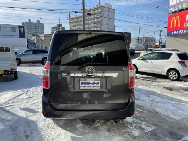 Ｘ　４ＷＤ　夏冬タイヤ付　新品マットタイヤ　新品アルミホイール　サンシェード　遮光・ＵＶカット１０Ｐセット　ＨＤＤナビ　ＤＶＤ視聴　キーレス　車中泊仕様　ＥＴＣ　スライドドア　リアヒーター　寒冷地仕様 4WD 2000 5Dr