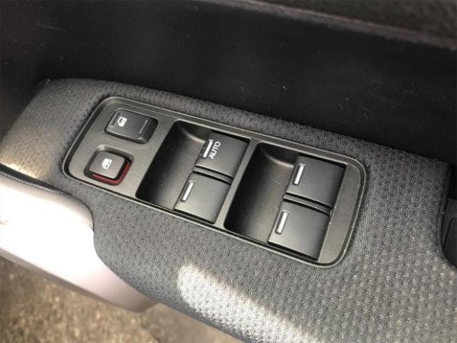 ＺＸ　４ＷＤ　ＨＤＤナビ　バックカメラ　夏冬タイヤ付　キーレスエントリー　エンジンスターター　横滑り防止装置　ＥＴＣ　オートエアコン　電動格納ミラー　ＨＩＤ　取扱説明書 4WD 2400 5Dr