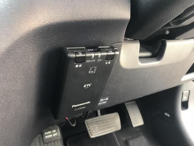 ＺＸ　４ＷＤ　ＨＤＤナビ　バックカメラ　夏冬タイヤ付　キーレスエントリー　エンジンスターター　横滑り防止装置　ＥＴＣ　オートエアコン　電動格納ミラー　ＨＩＤ　取扱説明書 4WD 2400 5Dr
