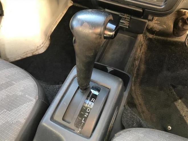 トラック ＫＵ　４ＷＤエアコン・パワステ地区限定車　リフトアップ　電光ナンバー　新品社外マフラー　社外アルミ　マットタイヤ　シートカバー　社外レザーシートカバー 4WD 660 2Dr
