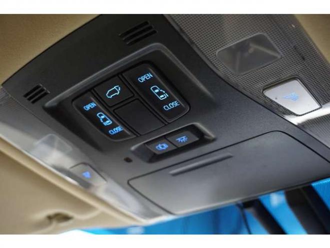 ハイブリッド 2.5 G Fパッケージ 4WD　4WD/革シート/両側パワスラ/フリップM 2500 5Dr