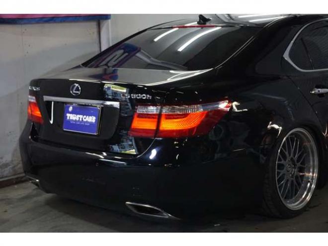 LSハイブリッド 600h バージョンU Iパッケージ 4WD　20AW/サンルーフ/革シート 5000 4Dr