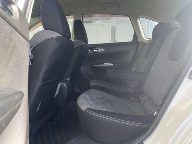 ハッチバック 2.0 i-S 4WD　ワンオーナー ミュージックプレイヤー接続 2000