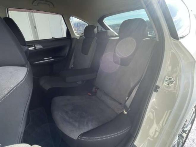 ハッチバック 2.0 i-S 4WD　ワンオーナー ミュージックプレイヤー接続 2000