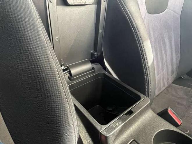 ハッチバック 2.0 i-S 4WD　ワンオーナー ミュージックプレイヤー接続 2000