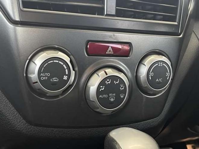 ハッチバック 2.0 i-S 4WD　ワンオーナー ミュージックプレイヤー接続 2000