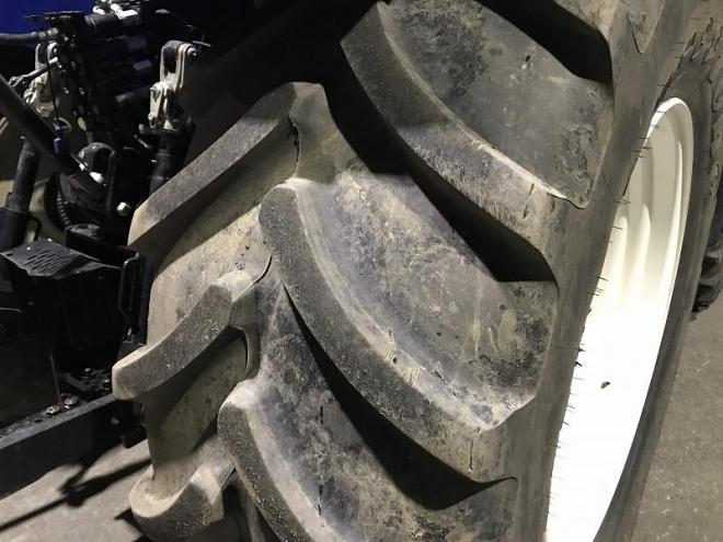 トラクターニューホランド　中古　T7.200