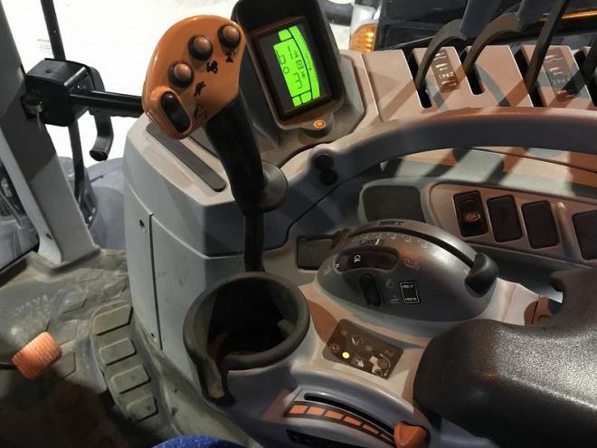 トラクターニューホランド　中古　T7.200