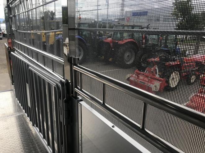レンジャー未使用　ワイドハイルーフ　6.2m　家畜運搬車