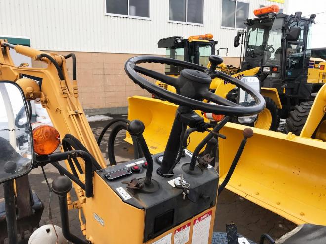 バックホーコマツ　中古　ホイール式ミニユンボ　PW05　油圧ショベル