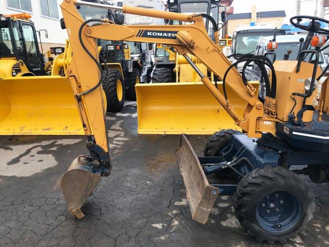 バックホーコマツ　中古　ホイール式ミニユンボ　PW05　油圧ショベル