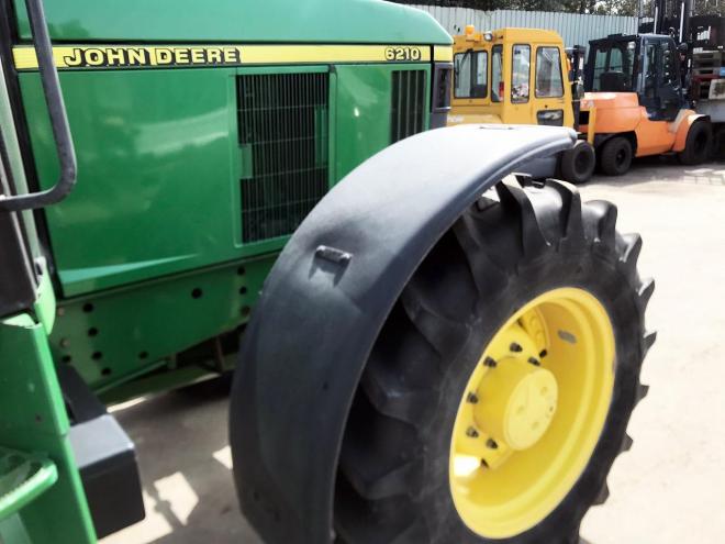 トラクタージョンディア　中古　JD6210