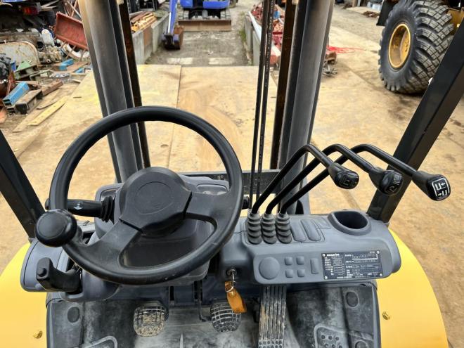 フォークリフトFD20T-17 コマツ ディーゼルエンジン・サイドシフト式 ・減トンなし・寒冷地仕様