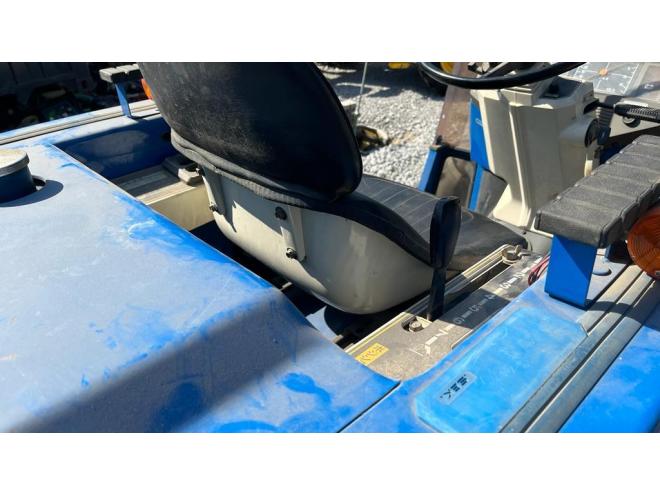 トラクターISEKIトラクター4WD / ディーゼル / 24馬力 / ロータリー付き 4WD