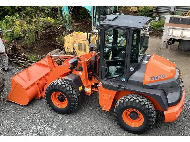 ホイールローダHITACHI / ホイールローダ / ZW 80-5B / 軽油 / 4WD / 低走行・走行ダンパー付