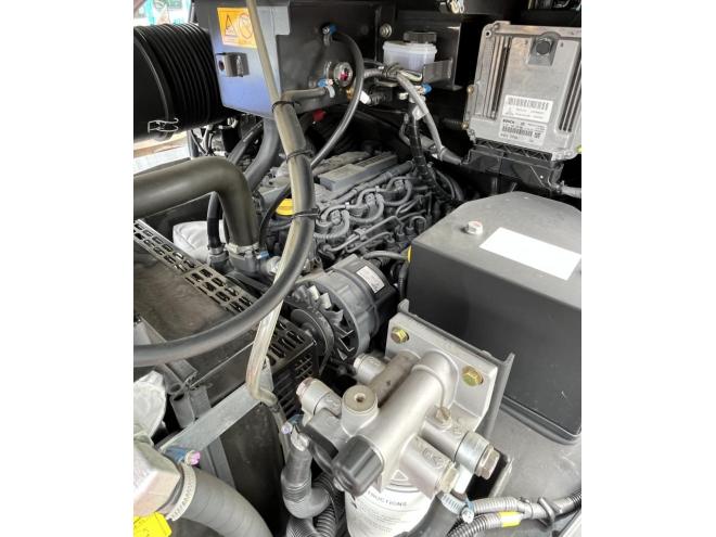 ホイールローダHITACHI ZW80-5B 低アワー ディーゼル 4WD