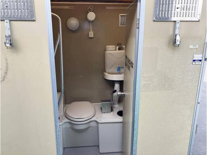 仮設トイレポンプ式　中古　簡易水洗　洋式＋小便器＋手洗