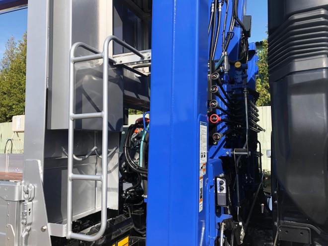 プロフィア未使用　重機運搬車　4段ラジコンセルフクレーン　ウインチ付　nht