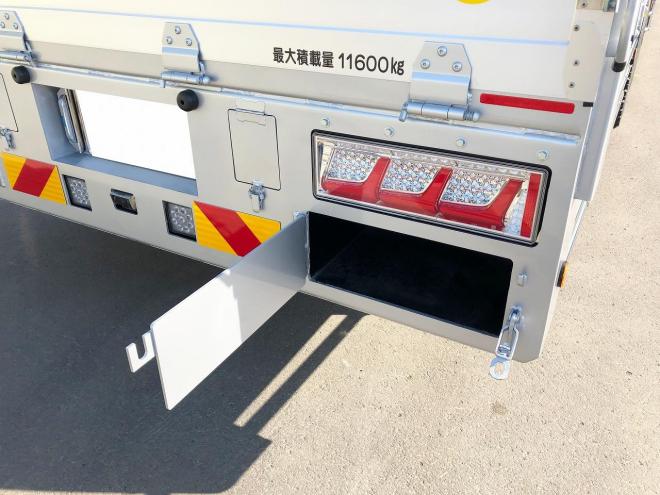 プロフィア未使用　重機運搬車　4段ラジコンセルフクレーン　ウインチ付　nht