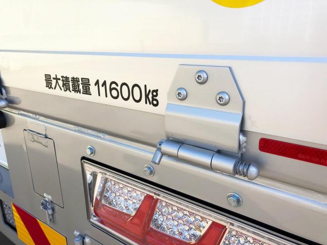プロフィア未使用　重機運搬車　4段ラジコンセルフクレーン　ウインチ付　nht