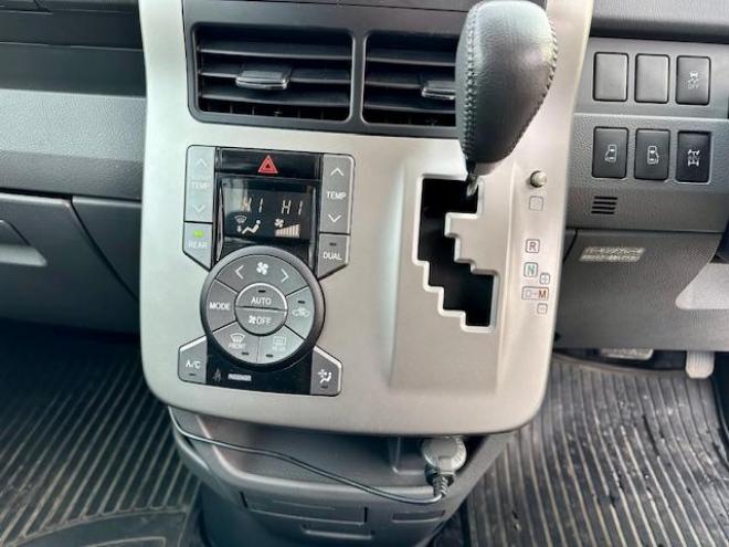 ヴォクシー2.0ZS煌? 4WD　ナビTV・Bカメラ・Bluetooth 4WD ２０００ ５Dr