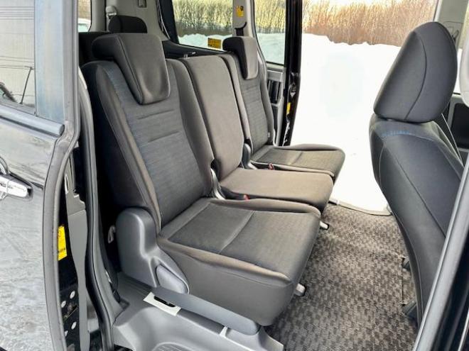 ヴォクシー2.0ZS煌? 4WD　ナビTV・Bカメラ・Bluetooth 4WD ２０００ ５Dr