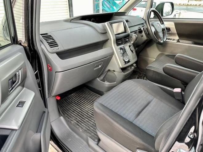 ヴォクシー2.0ZS煌? 4WD　ナビTV・Bカメラ・Bluetooth 4WD ２０００ ５Dr