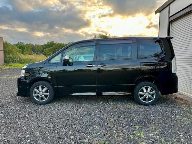 ヴォクシー2.0ZS煌? 4WD　ナビTV・Bカメラ・Bluetooth 4WD ２０００ ５Dr