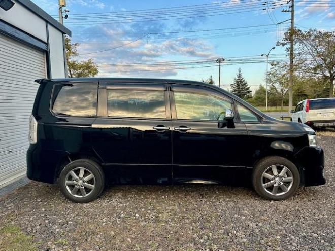 ヴォクシー2.0ZS煌? 4WD　ナビTV・Bカメラ・Bluetooth 4WD ２０００ ５Dr