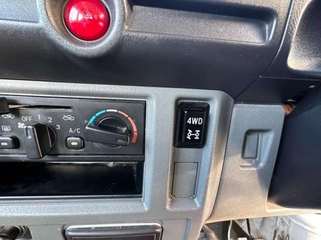 ミニキャブバン CD ハイルーフ 4WD　道外仕入　4WD切り替スイッチ 660