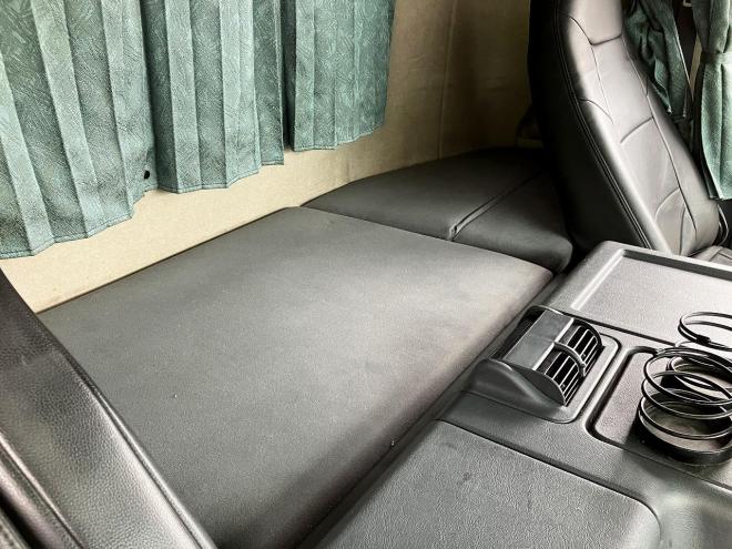 スーパーグレート中古　土砂ダンプ　大型トラック