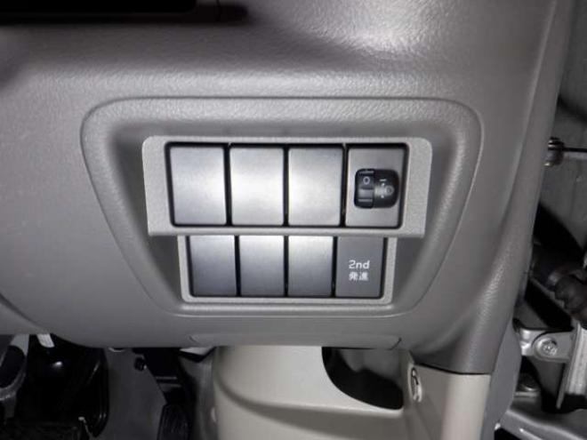 NV100クリッパーDX ハイルーフ 5AGS車 4WD　キーレス・切替4WD・ライトレベライザー 660