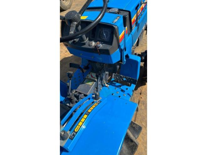 トラクターMITSUBISHI  MT-1401D ディーゼルエンジン,ロータリー付,低アワー 4WD 4WD