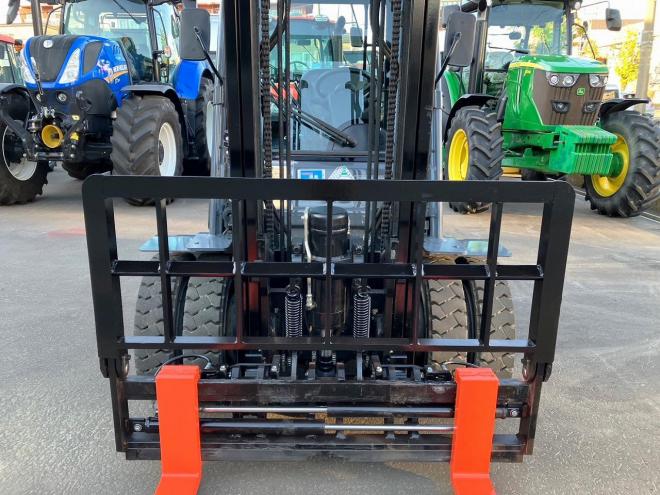フォークリフトトヨタ　中古　8FD25　ヒンジ付＋フォークムーバ付