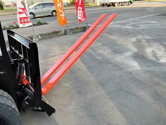 フォークリフトトヨタ　中古　8FD25　ヒンジ付＋フォークムーバ付
