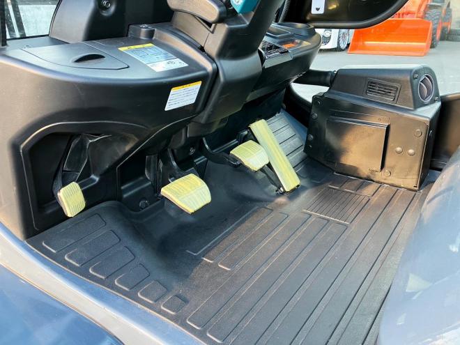 フォークリフトトヨタ　中古　8FD25　ヒンジ付＋フォークムーバ付