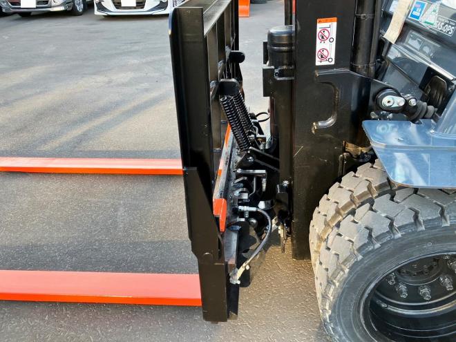 フォークリフトトヨタ　中古　8FD25　ヒンジ付＋フォークムーバ付