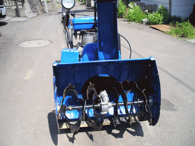除雪機中古（小回りが効く二輪車です）