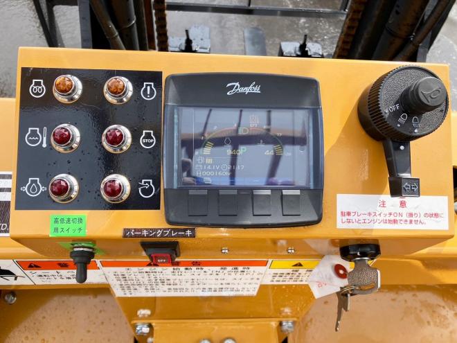 フォークリフトモロオカ　中古　不整地クローラ式フォークリフト　MFD-20