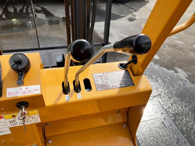 フォークリフトモロオカ　中古　不整地クローラ式フォークリフト　MFD-20