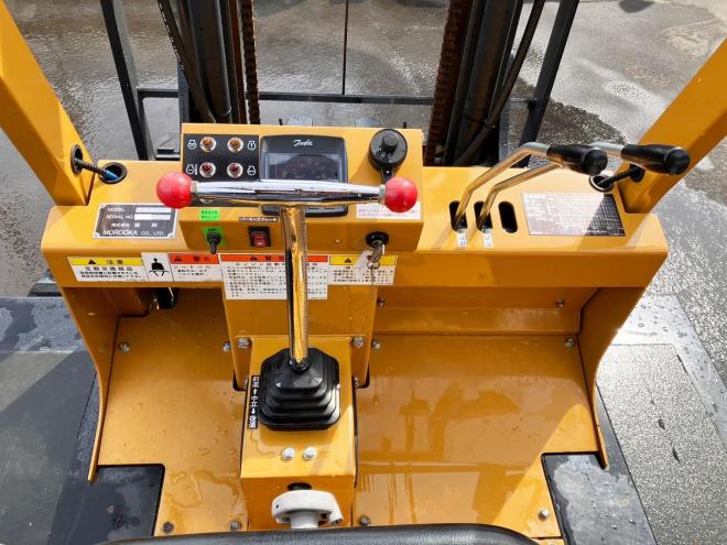 フォークリフトモロオカ　中古　不整地クローラ式フォークリフト　MFD-20