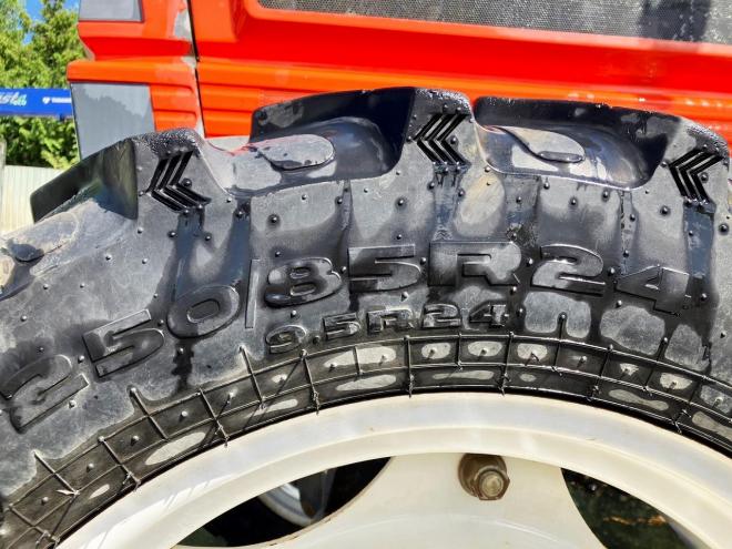 トラクタークボタ　中古　M1-85